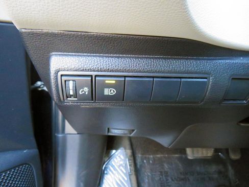 Used 2021 Toyota Corolla LE image 26