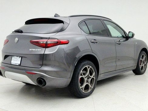Used 2022 Alfa Romeo Stelvio Ti image 5