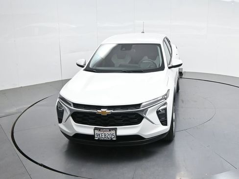 Used 2024 Chevrolet Trax LS w/ LS Convenience Package FWD image 41