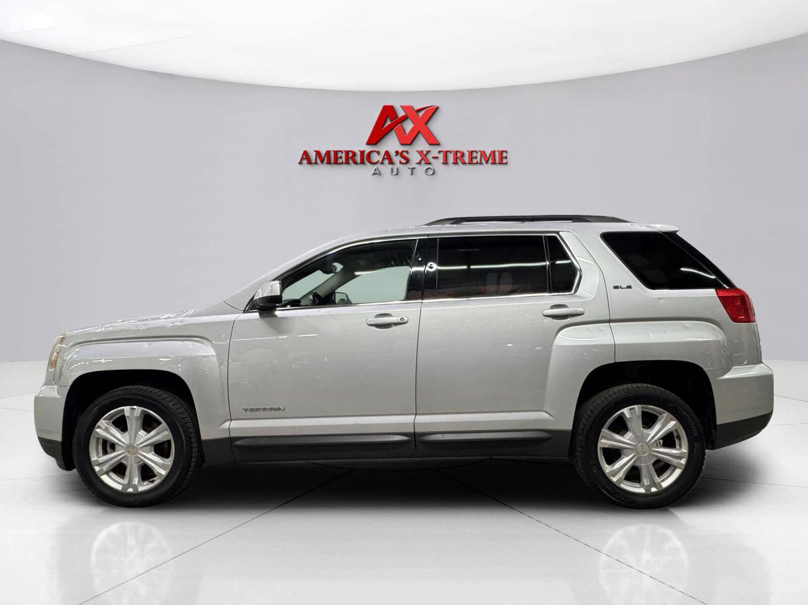Used 2017 GMC Terrain SLE w/ Convenience Package FWD image 4