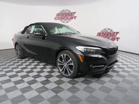 Used 2017 BMW 230i Convertible RWD image 3