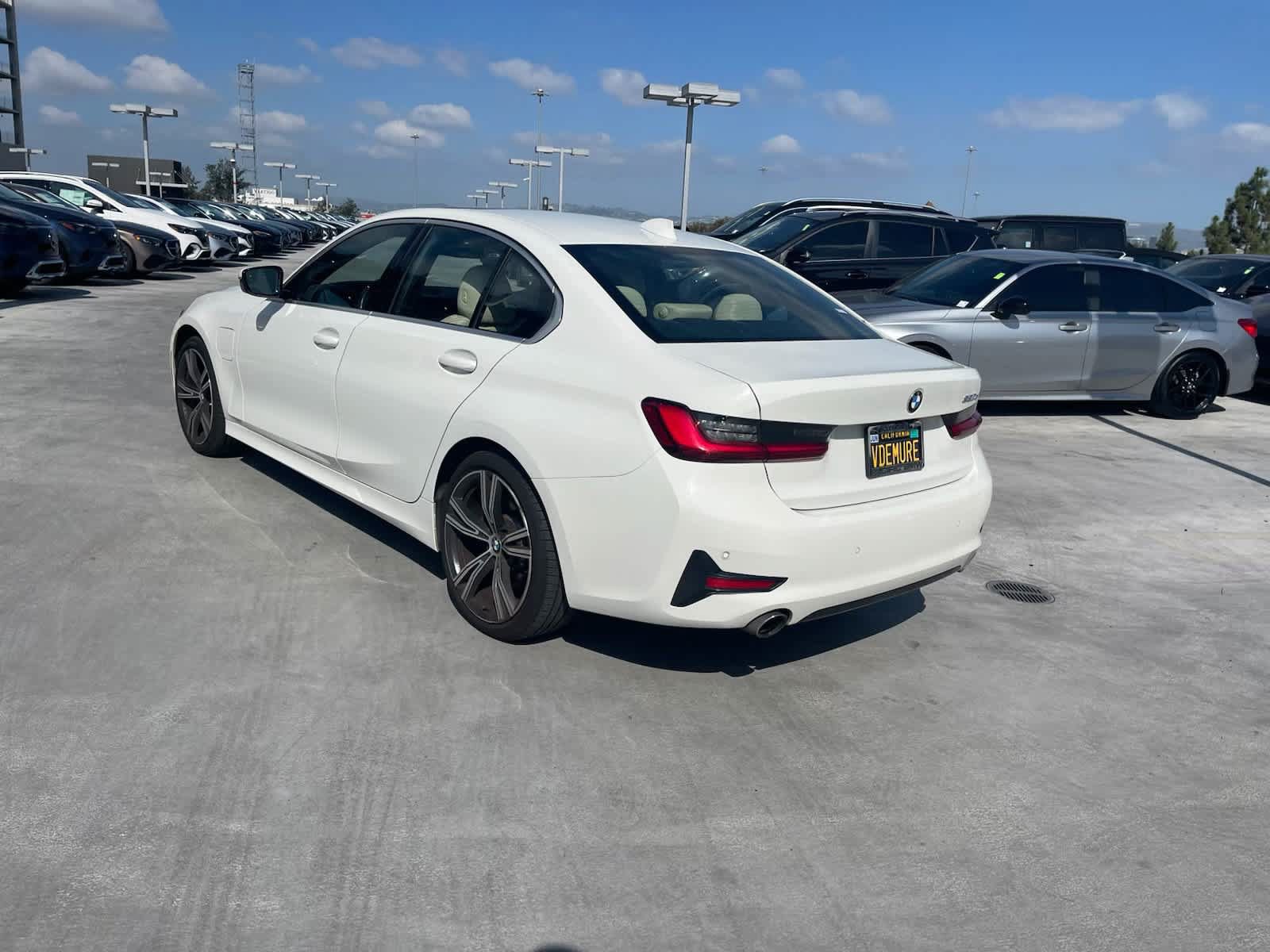 Used 2021 BMW 330e w/ Convenience Package RWD image 3
