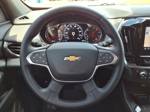 Used 2023 Chevrolet Traverse Premier FWD image 23