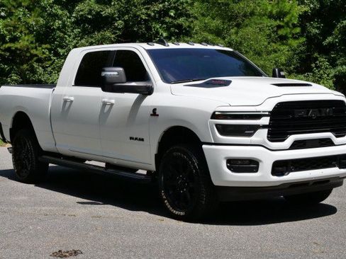 Used 2026 RAM 2500 Laramie AWD/4WD image 4