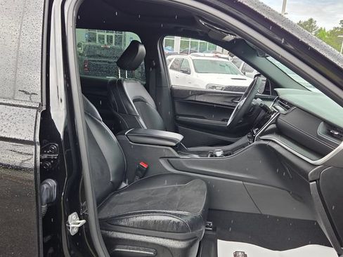 Used 2025 Jeep Grand Cherokee L Altitude RWD image 16