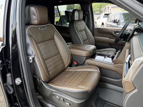 Used 2025 GMC Yukon Denali Ultimate AWD/4WD image 38