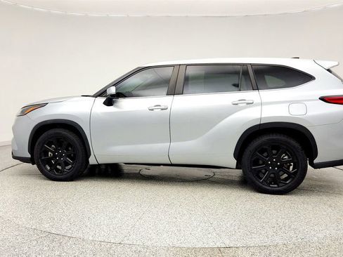 Used 2023 Toyota Highlander LE FWD image 8