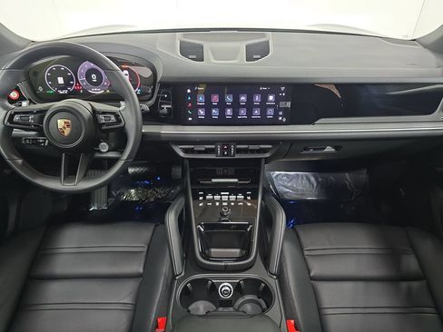 Used 2025 Porsche Cayenne AWD/4WD image 13