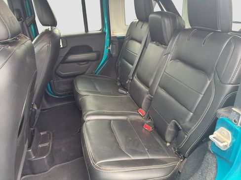 Used 2019 Jeep Wrangler Unlimited Sahara AWD/4WD image 23