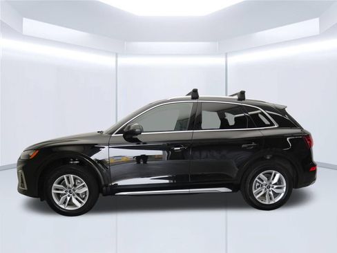 Used 2023 Audi Q5 2.0T Premium w/ Convenience Package AWD/4WD image 2