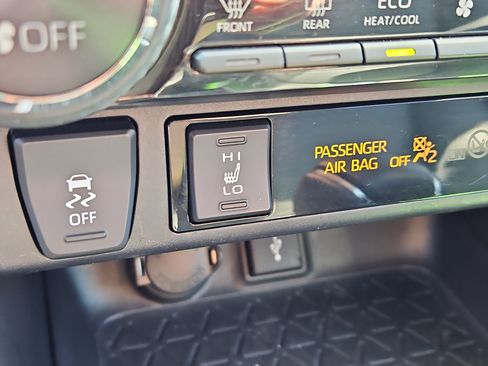 Used 2021 Toyota RAV4 XLE Premium AWD/4WD image 13