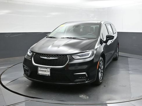 Used 2024 Chrysler Pacifica Limited FWD image 22
