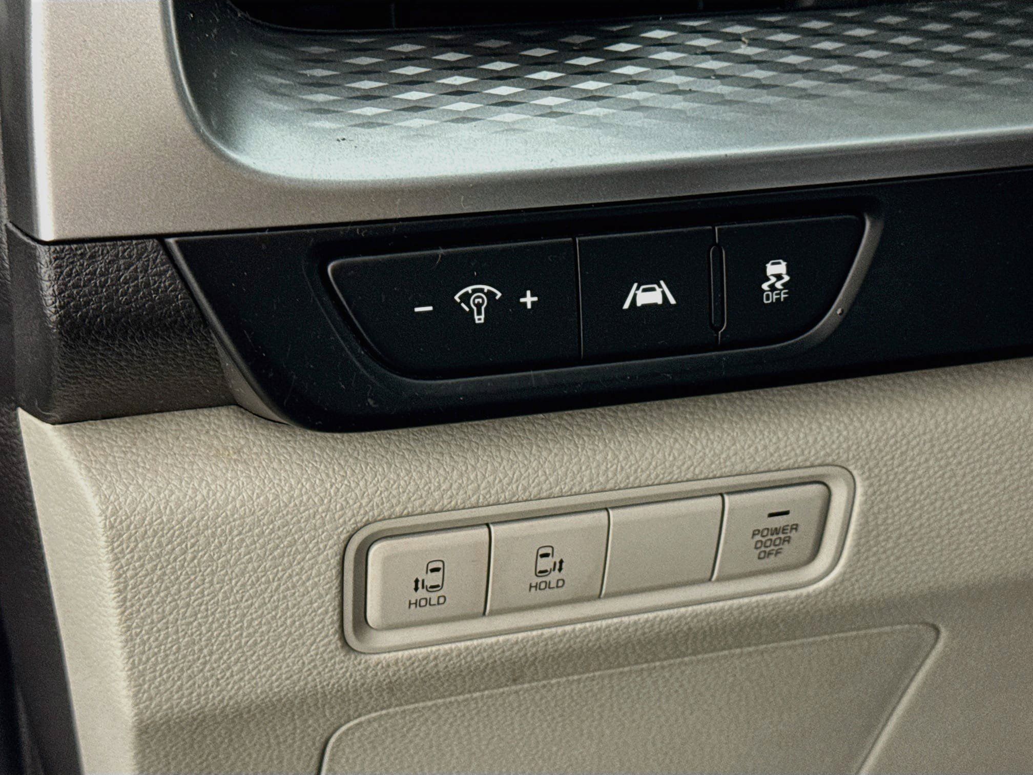 Used 2022 Kia Carnival LX FWD image 14
