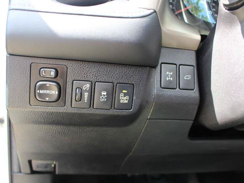 Used 2014 Toyota RAV4 Limited w/ Technology Package AWD/4WD image 16