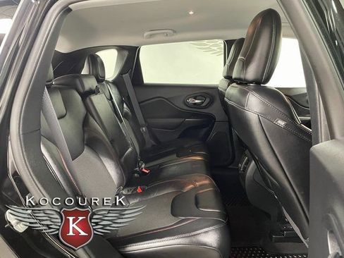 Used 2022 Jeep Cherokee Trailhawk w/ Trailer Tow Group AWD/4WD image 21