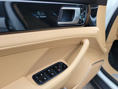 Used 2018 Porsche Panamera image 23