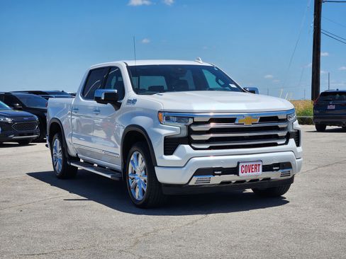 Used 2024 Chevrolet Silverado 1500 High Country w/ Technology Package AWD/4WD image 3