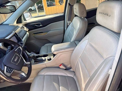 Used 2019 GMC Acadia Denali w/ Technology Package AWD/4WD image 10