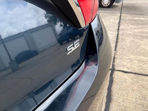 Used 2017 Toyota Camry LE image 10