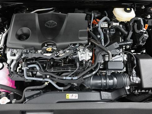 Used 2025 Toyota Camry SE image 30