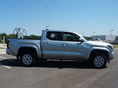 Used 2026 Toyota Tacoma SR5 AWD/4WD image 21