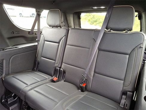 Used 2024 Chevrolet Suburban Premier image 9