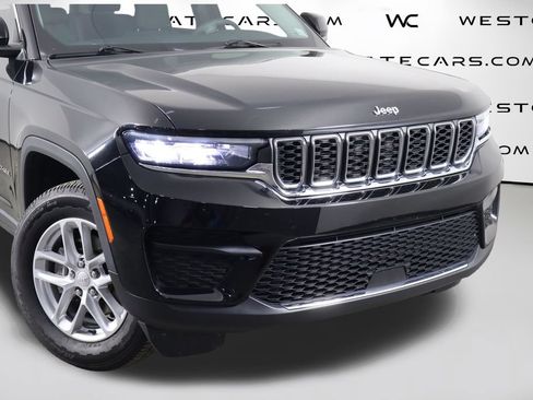 Used 2023 Jeep Grand Cherokee Laredo w/ Luxury Tech Group I AWD/4WD image 54
