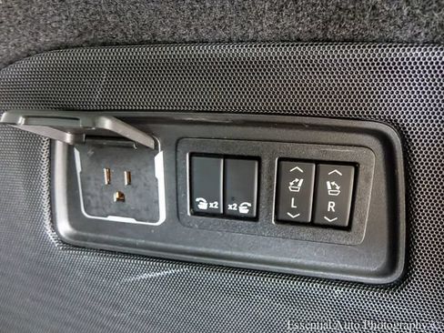 Used 2021 Cadillac Escalade Sport w/ Driver Assist Tech Package AWD/4WD image 29