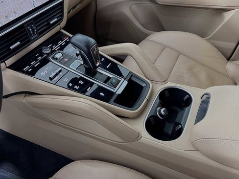 Certified 2019 Porsche Cayenne AWD/4WD image 21