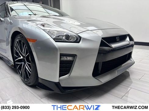 Used 2023 Nissan GT-R Premium w/ Premium Interior Package image 2