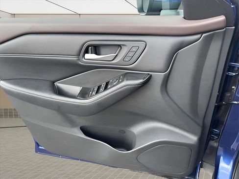 Used 2023 Nissan Rogue SL w/ SL Premium Package image 17