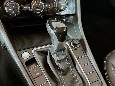 Used 2022 Volkswagen Jetta SE FWD image 24