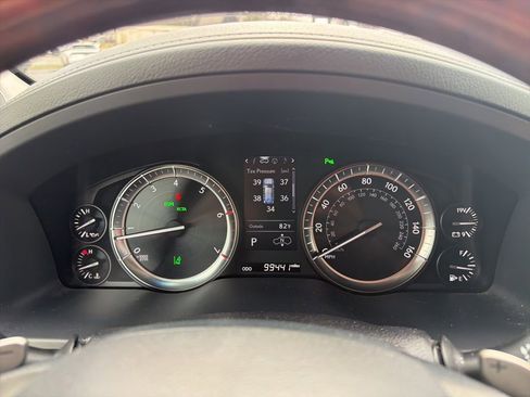 Used 2016 Lexus LX 570 4WD w/ Luxury Package image 34