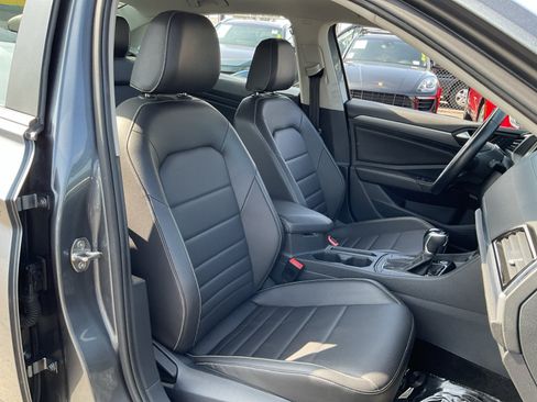 Used 2024 Volkswagen Jetta SE FWD image 22