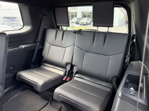 Used 2026 Lexus GX 550 w/ Accessory Package (2T) AWD/4WD image 30