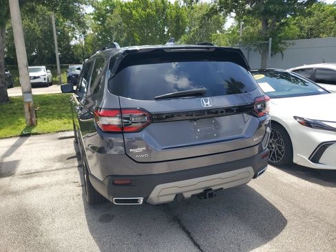 Used 2024 Honda Pilot Touring image 6