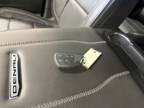 Used 2025 GMC Yukon XL Denali AWD/4WD image 26