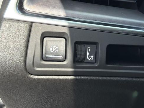 Used 2017 Cadillac XT5 Luxury w/ Driver Awareness Package FWD image 34