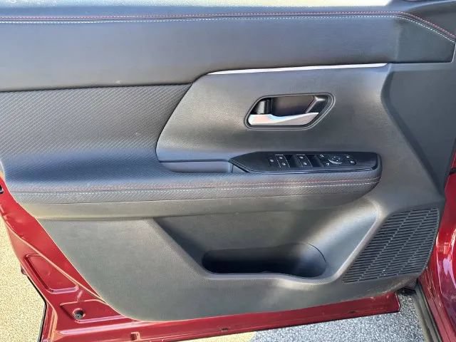 Certified 2025 Nissan Kicks SR FWD image 27
