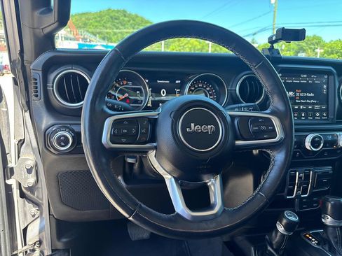 Used 2020 Jeep Gladiator Overland AWD/4WD image 13