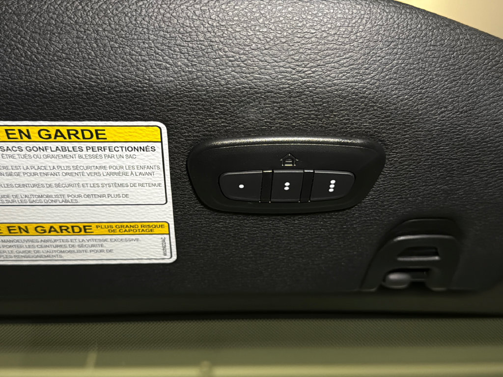 Used 2022 Jeep Wrangler Unlimited Sahara w/ Cold Weather Group AWD/4WD image 31