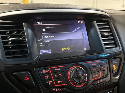 Used 2015 Nissan Pathfinder Platinum w/ Family Entertainment Package AWD/4WD image 14