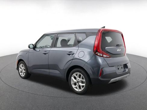 Used 2025 Kia Soul LX w/ LX Technology Package FWD image 5