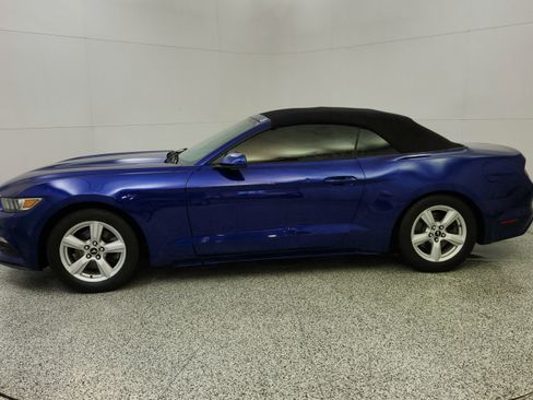 Used 2016 Ford Mustang Convertible RWD image 4