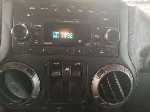 Used 2018 Jeep Wrangler Sport image 25