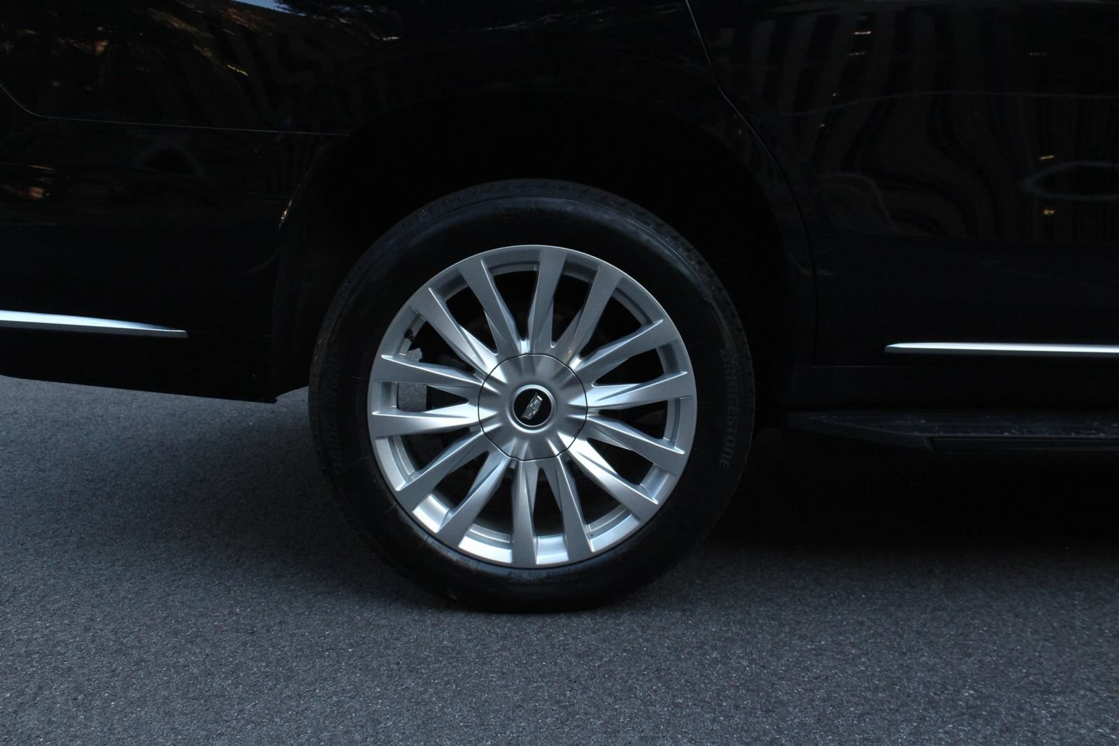 Used 2021 Cadillac Escalade Luxury AWD/4WD image 5
