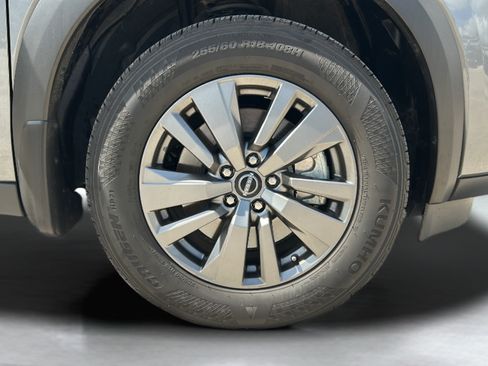 Used 2025 Nissan Pathfinder SV w/ SV Premium Package FWD image 32