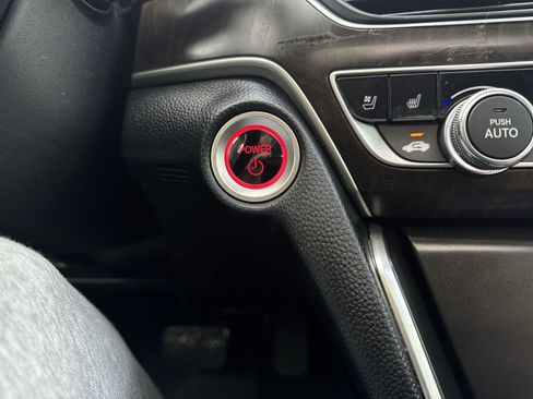 Used 2019 Honda Accord Touring image 17