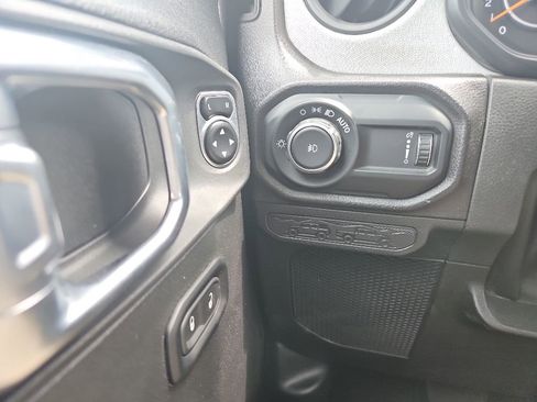 Used 2024 Jeep Wrangler Unlimited Sport AWD/4WD image 21