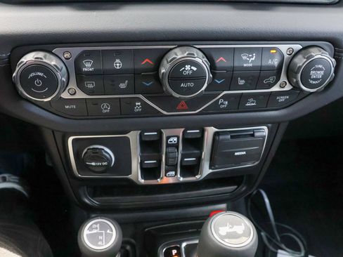 New 2026 Jeep Wrangler Unlimited Sahara AWD/4WD image 22